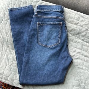 Mott & Bow 30x28 Mom jeans. Barely worn. Dark wash.